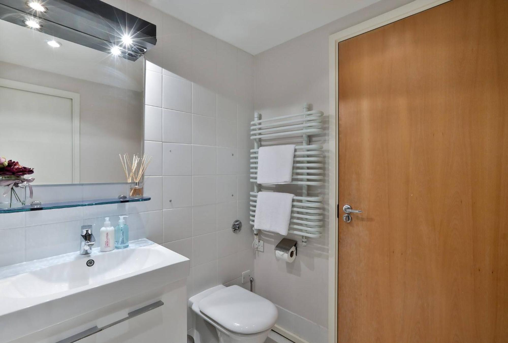 Wild Roses Serviced Apartments - Excel Warehouse 1 London Exteriör bild