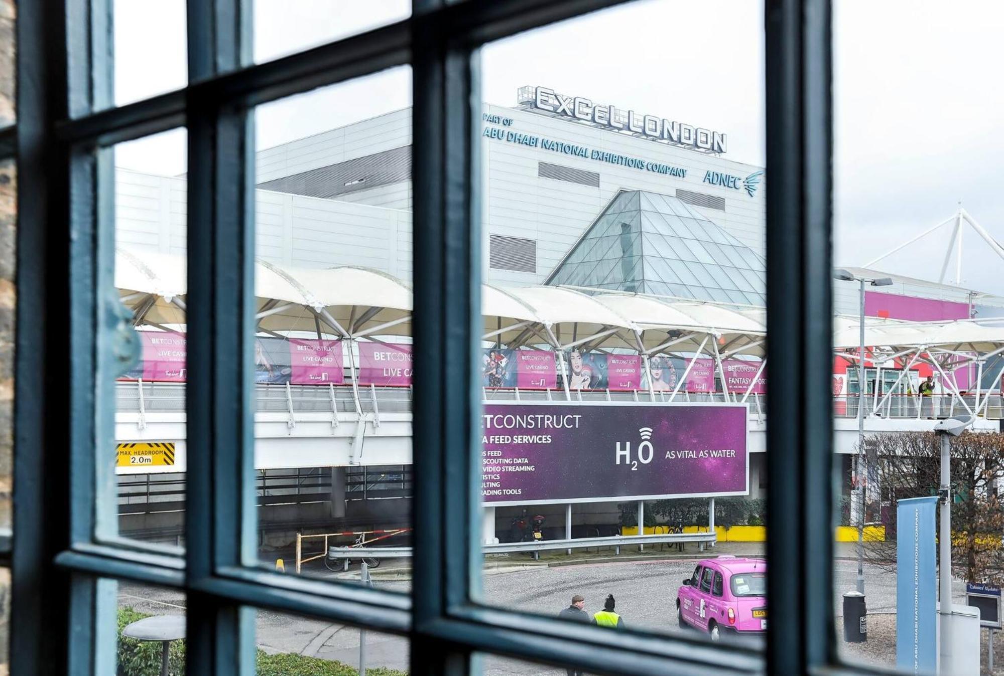 Wild Roses Serviced Apartments - Excel Warehouse 1 London Exteriör bild